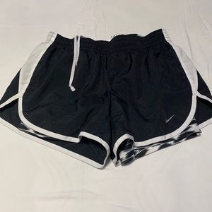 Nike Black Athletic Shorts Dri-fit
SIZE Small